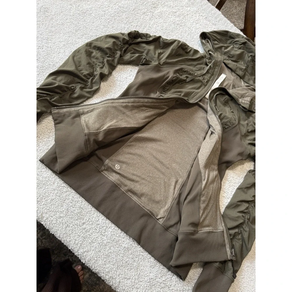 Lululemon Dance Studio Jacket III‎ Dark Olive Reversible Full-Zip Hooded Size 10